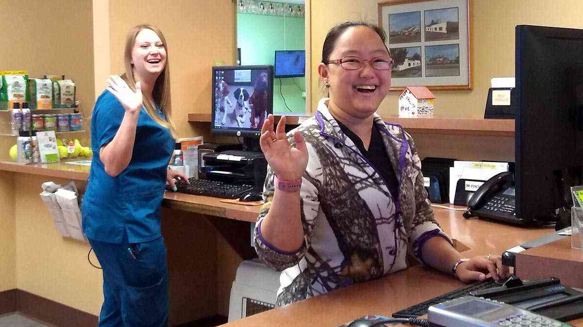 Receptionists waving Receptionists waving